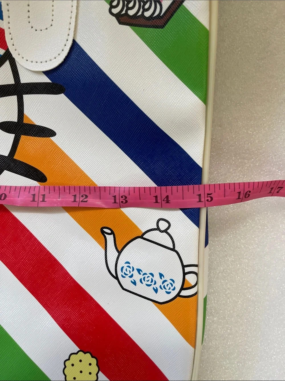 Hello Kitty colorful diagonal